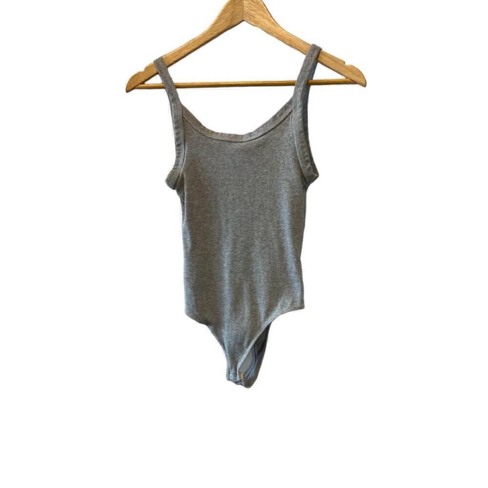 NWOT H&M Grey Ribbed Scoop Neck Sleeveless Stretch Bodysuit S
